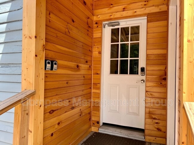 Building Photo - 813 Hall of Fame Dr