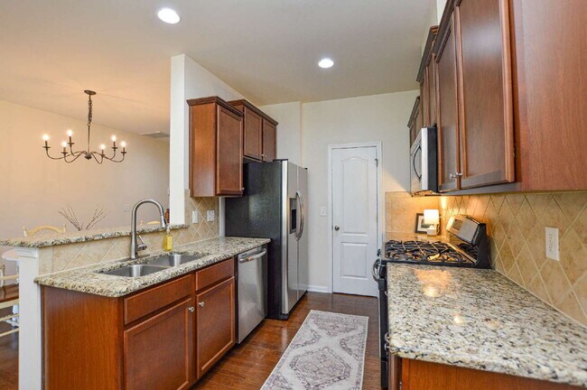 Foto del edificio - "Charming 3-Bedroom Townhouse in Indian La...