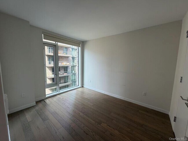 Foto del edificio - 505 W 43rd St