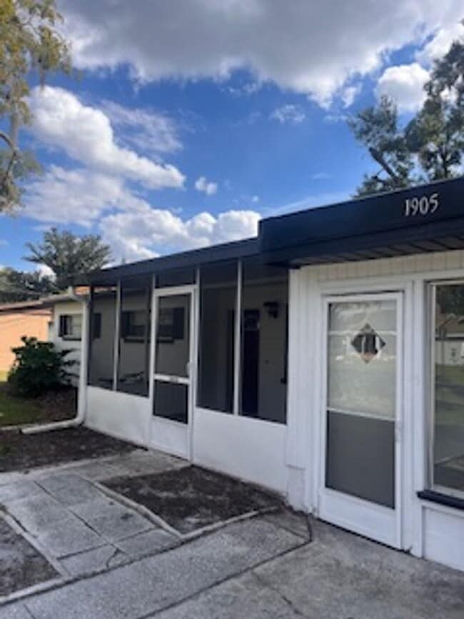 Photo - 1905 E Linda St House