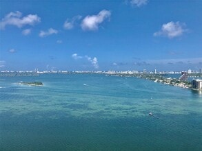 Building Photo - 1800 N Bayshore Dr