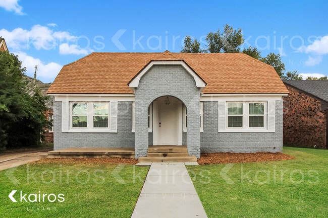 Building Photo - 2039 S Ong St