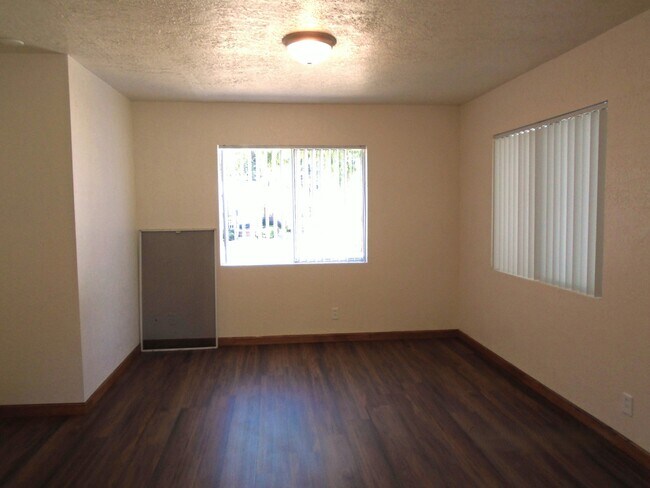 Building Photo - 368 SE Hazel St