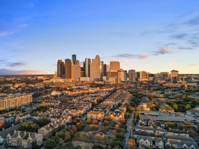 Foto del edificio - 1900 Genesee St