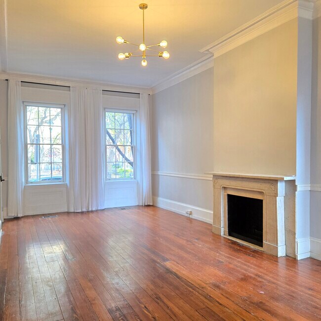 Building Photo - 1104 Pine St