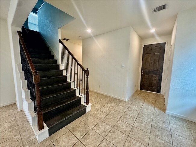 Building Photo - 2518 Boxwood Park