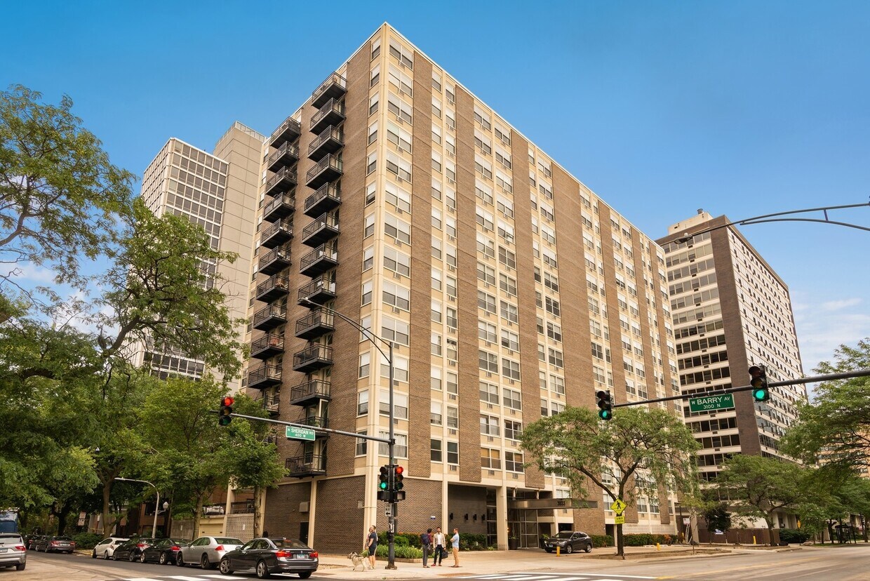 Primary Photo - 3033 N Sheridan Rd
