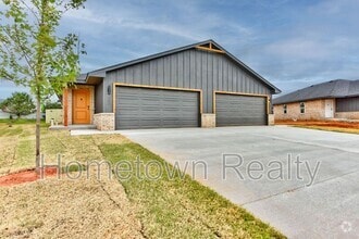 Building Photo - 405 N Cyn Ter