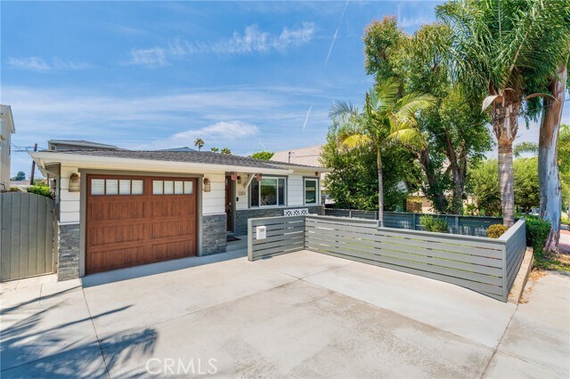 Primary Photo - 1301 Oak Ave