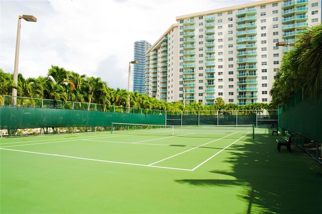 Foto del edificio - 19390 Collins Ave