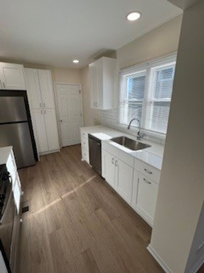 Building Photo - Beautifully Remodeled Southside Single Fam...