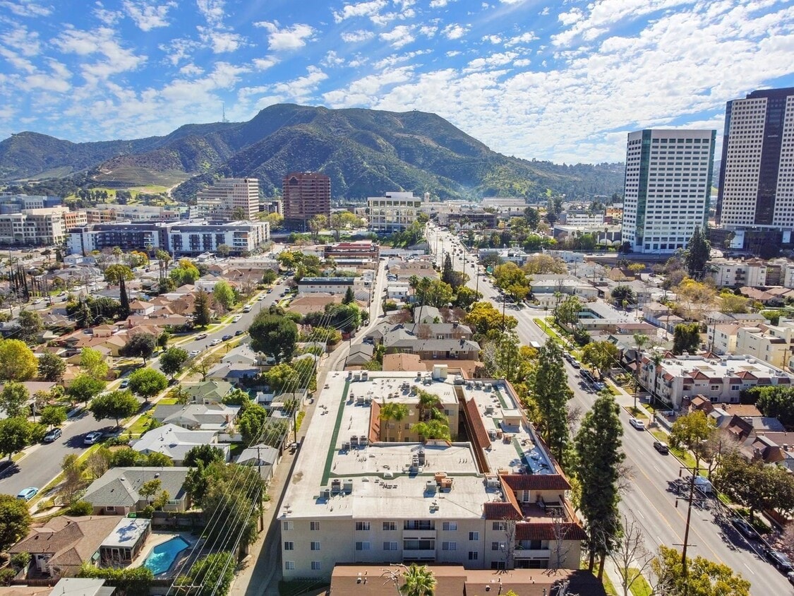 Foto del edificio - 360 Hollywood Way