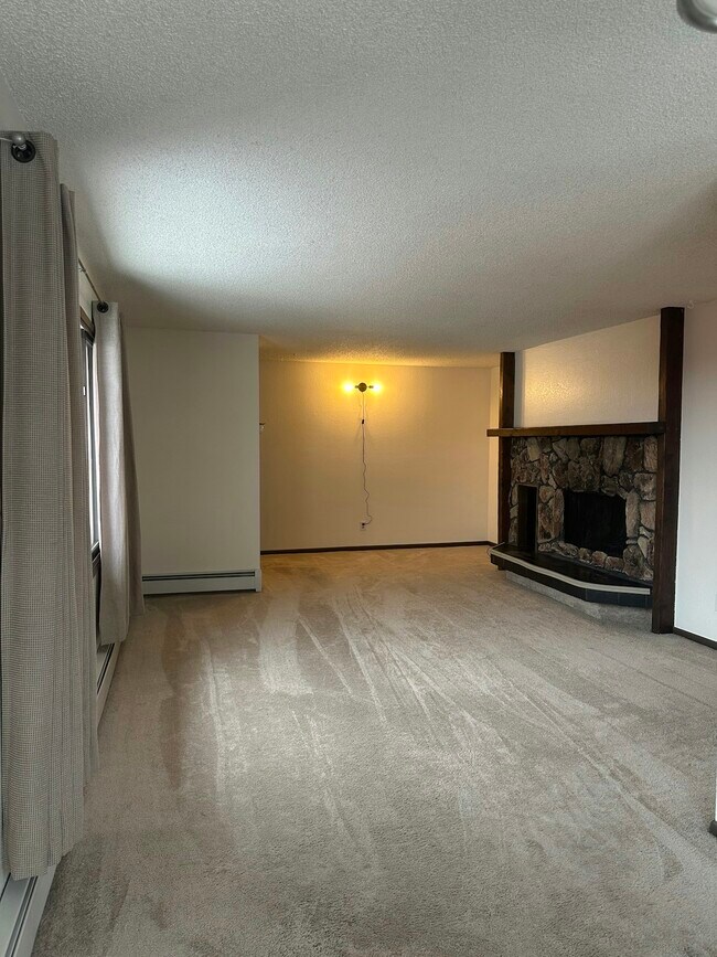 Foto del edificio - 8327 Jewel Lake Rd