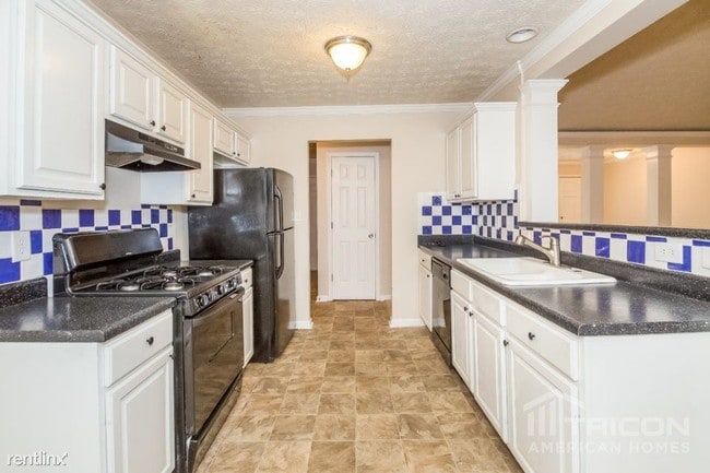 Building Photo - 1440 Brookdale Dr