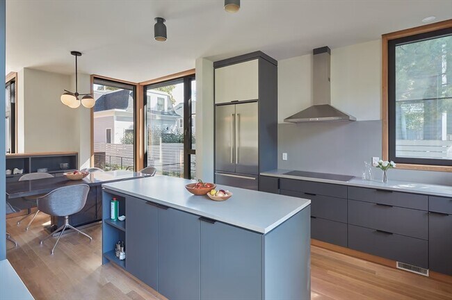 Foto del edificio - 76 Holworthy St