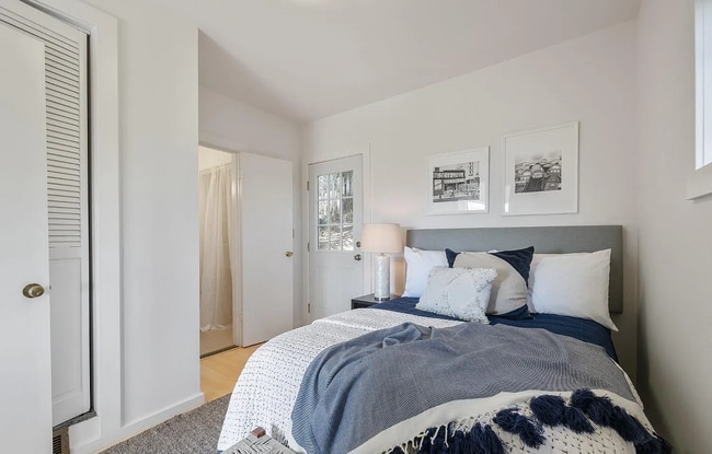 Foto del edificio - Prime Bernal Village with views - a single...