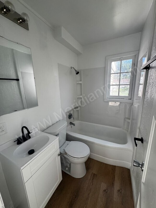 Foto del edificio - 3225 Felician St