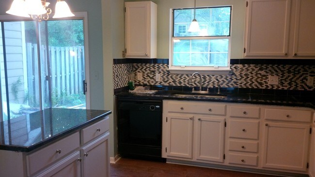 Foto del edificio - 6048 Heath Valley Rd