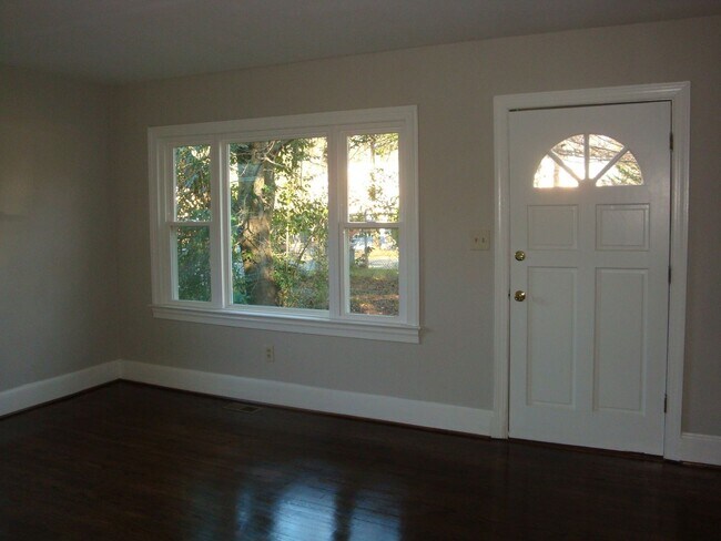 Building Photo - 5821 Florence Ave. Charlotte, NC 28212