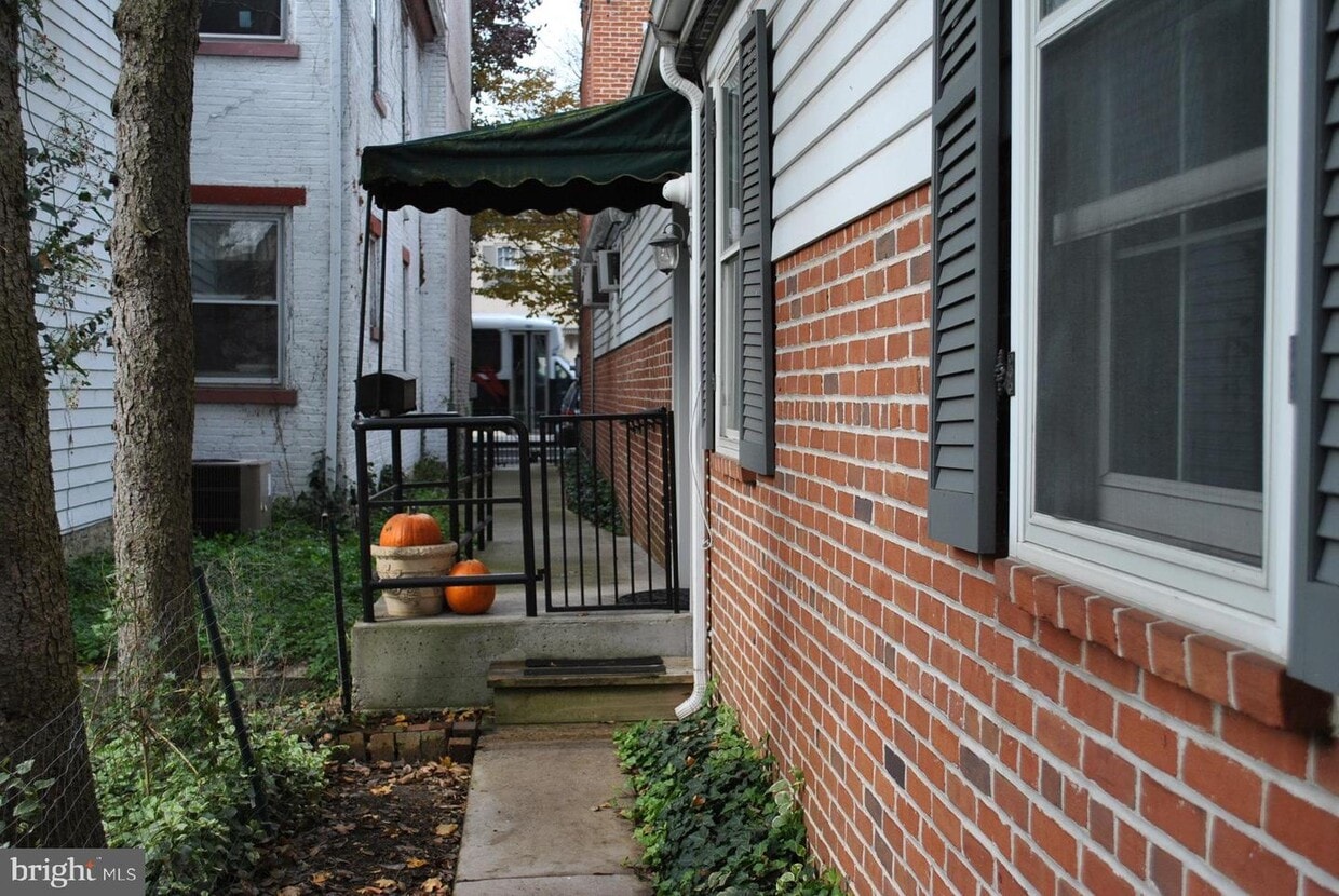 Primary Photo - 301 S Hanover St