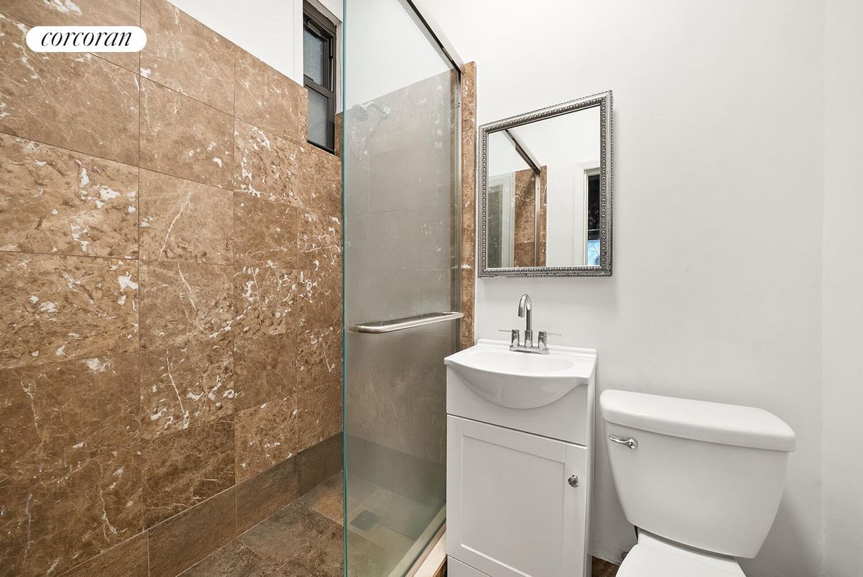 Foto del edificio - 223 E 88th St