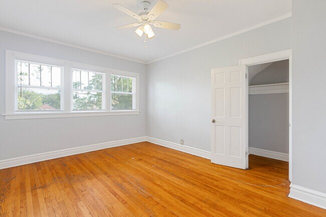 Foto del edificio - 320 W 16th St