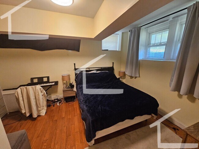 Foto del edificio - 2bed basement unit rent $2400