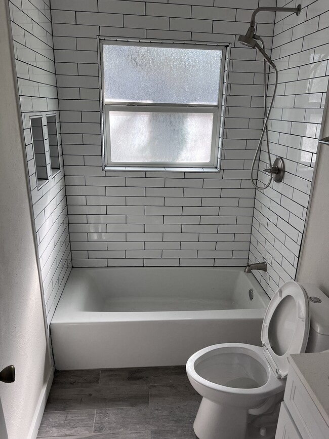 Building Photo - 1009A Bonham Terrace