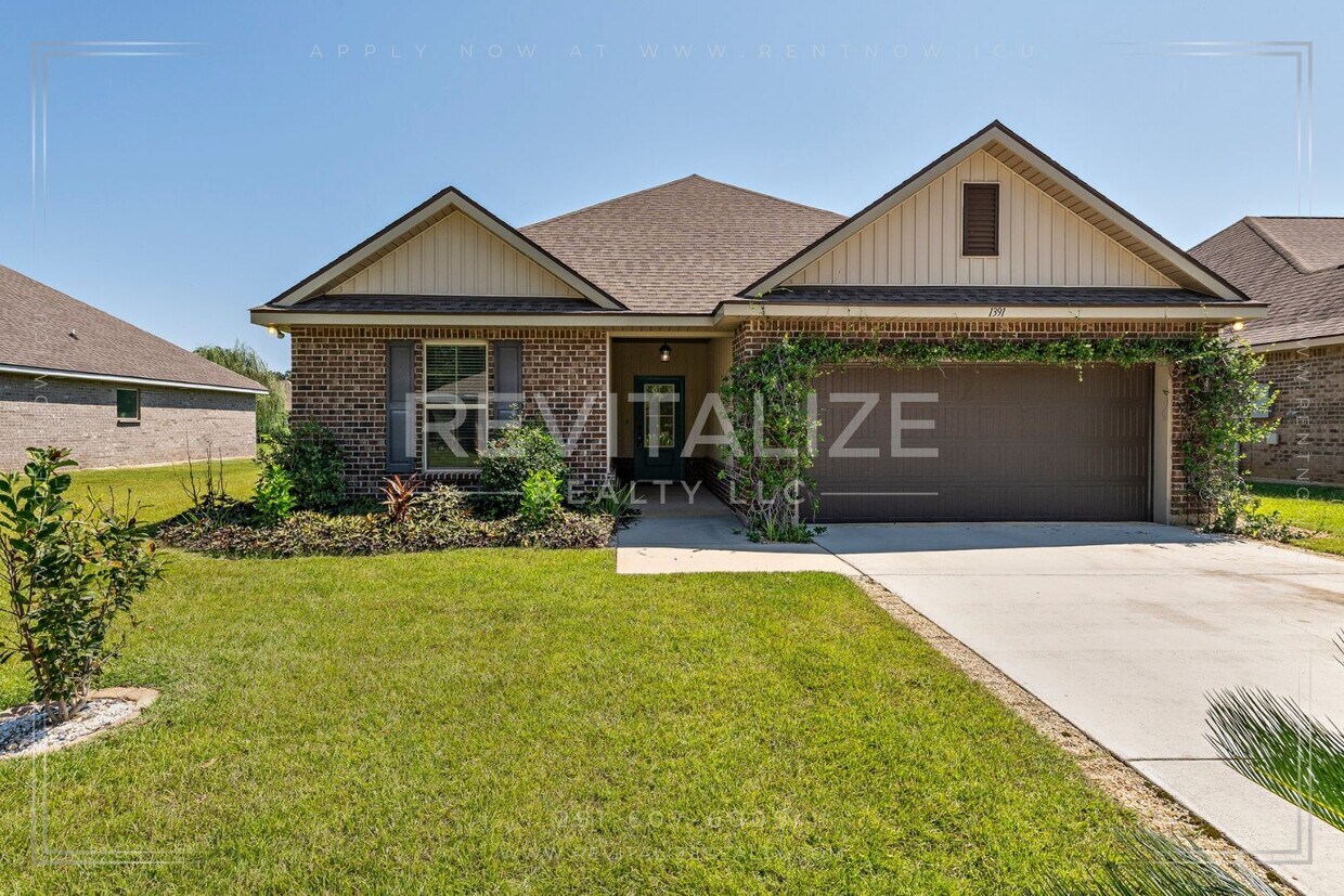 Primary Photo - Stunning 3/2 in Foley Gated Community