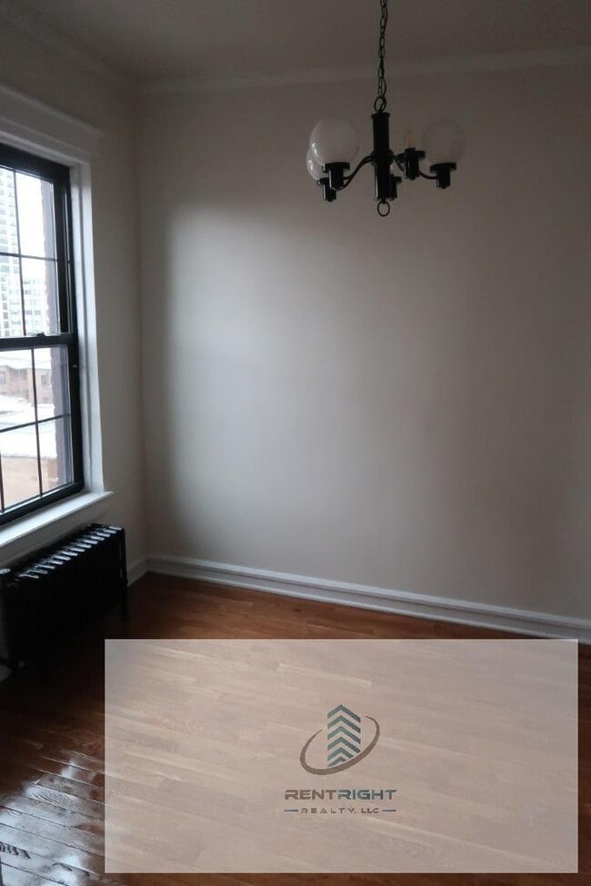 Building Photo - 426 W Briar Pl