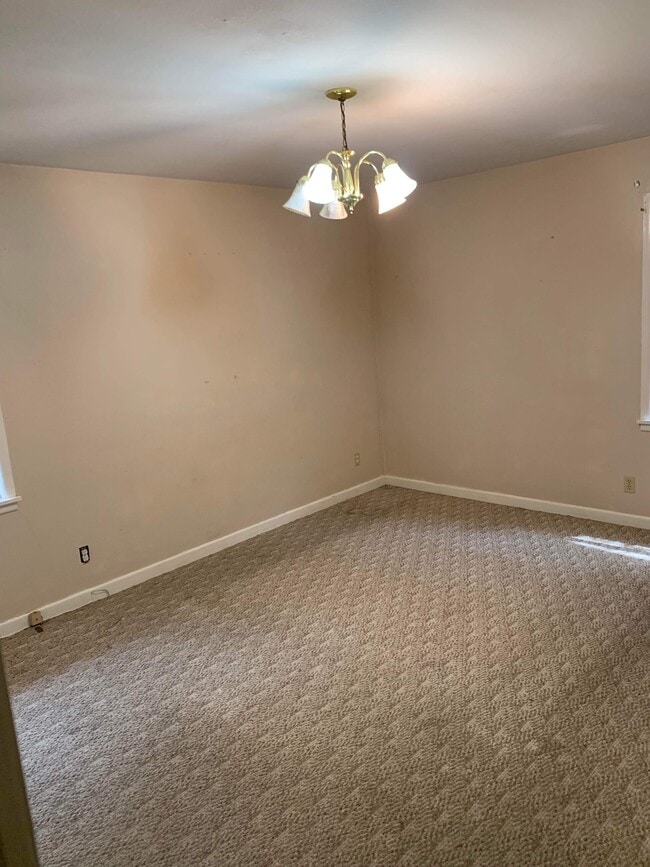Building Photo - 909 Glencrest Ln