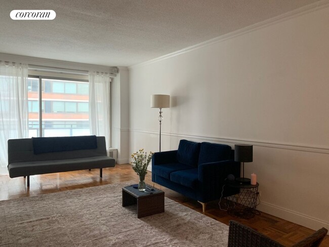 Foto del edificio - 300 E 40th St