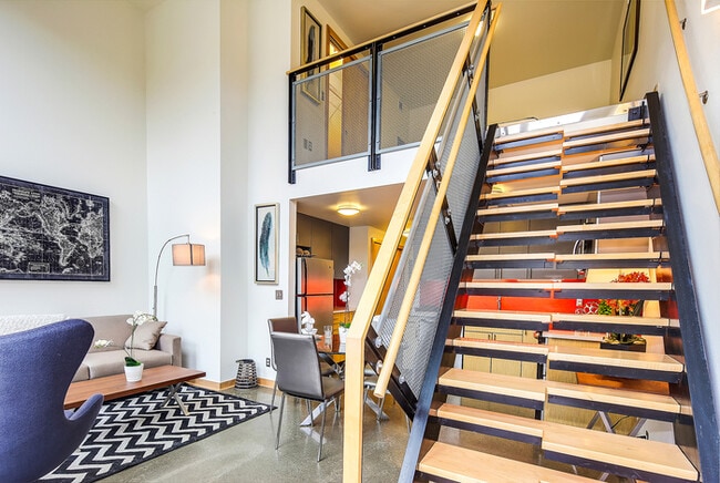 Building Photo - Modern Loft