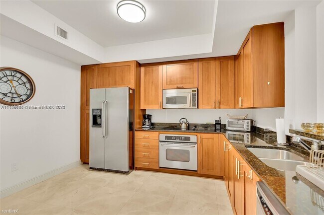 Foto del edificio - 2 br, 2.5 bath Condo - 3340 NE 190th St Ap...