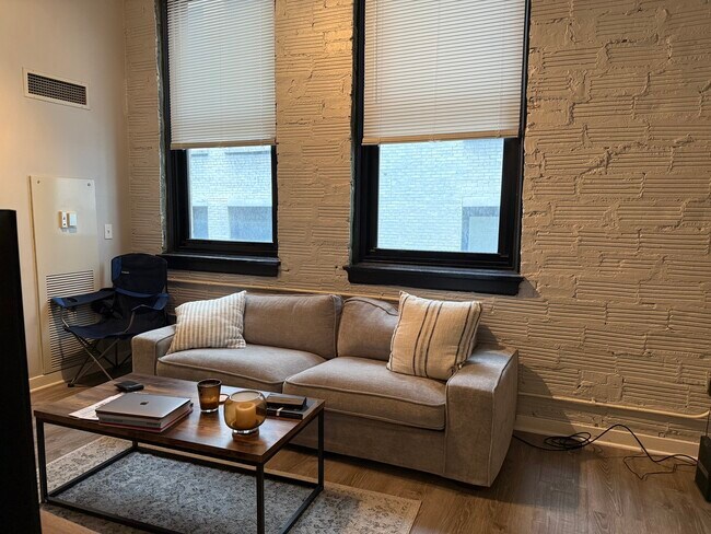 Foto del edificio - 20 N State St