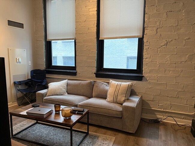 Building Photo - 20 N State St