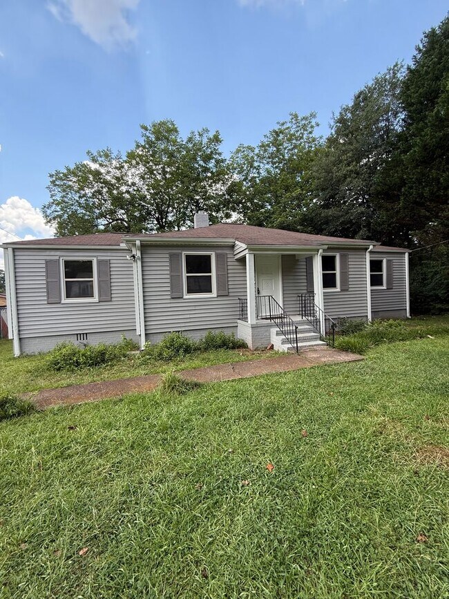 Building Photo - Modern 2-Bed, 2-Bath Gem Near Downtown Ath...