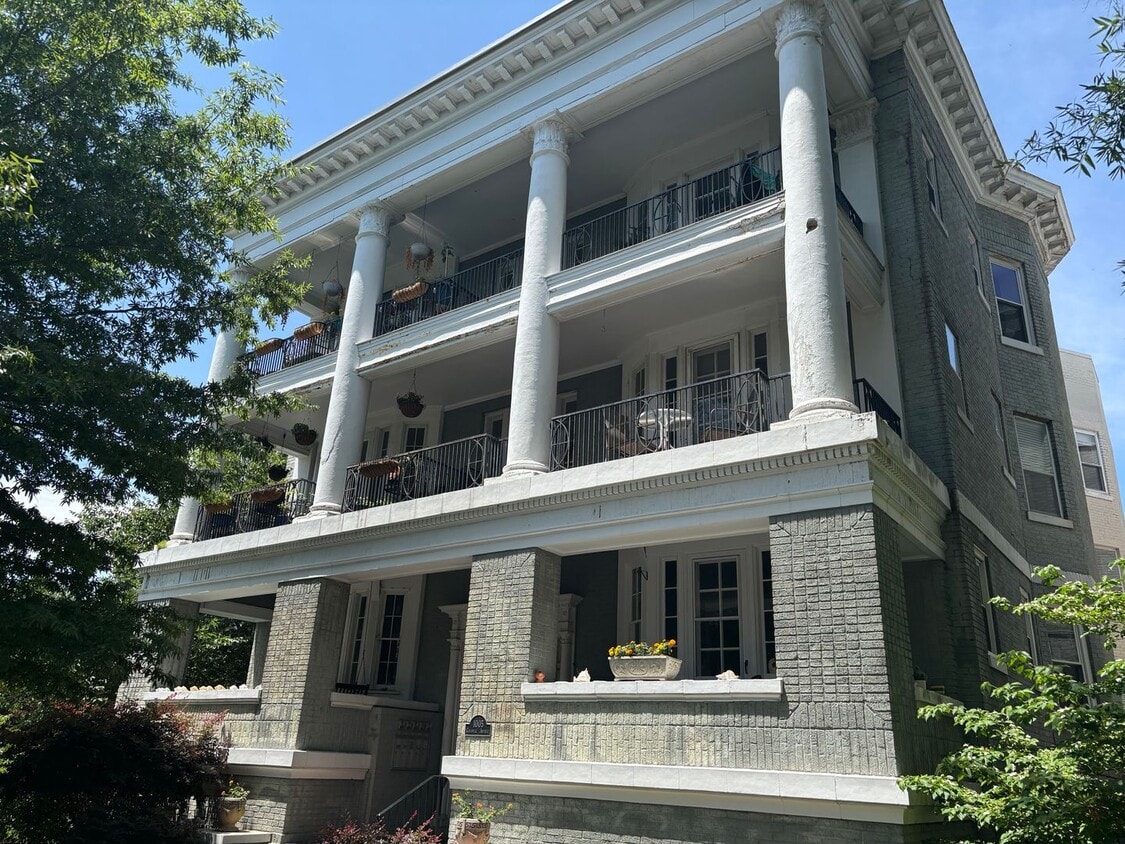 Primary Photo - Gorgeous 1 Bedroom 1 Bathroom Condo locate...