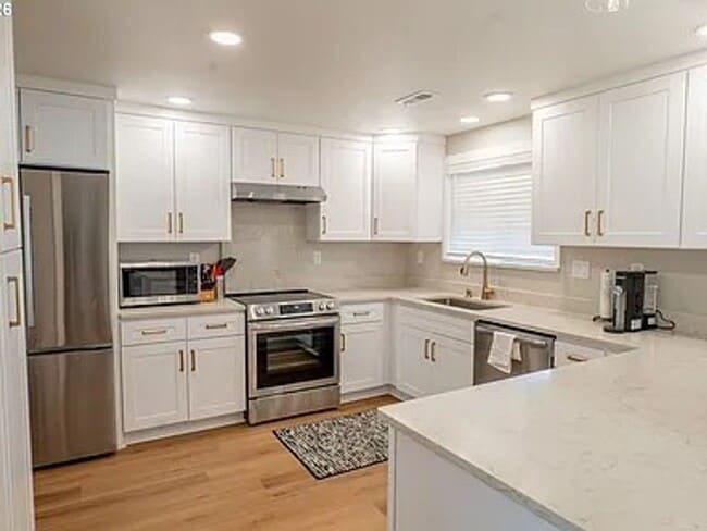 Building Photo - 535 Oak Terrace