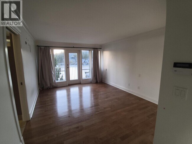 Photo du bâtiment - 4643-4643 Belcarra Bay Rd