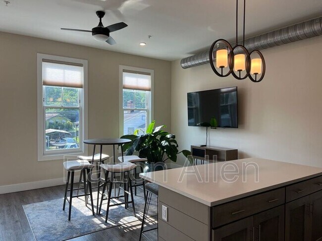 Foto del edificio - 257 Haywood Rd