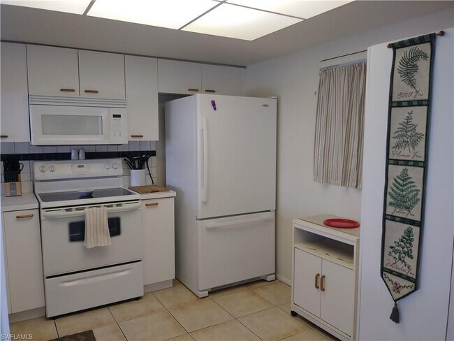 Foto del edificio - 16100 Bay Pointe Blvd