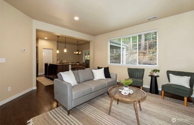 Building Photo - Charming 3BR House in Silverdale