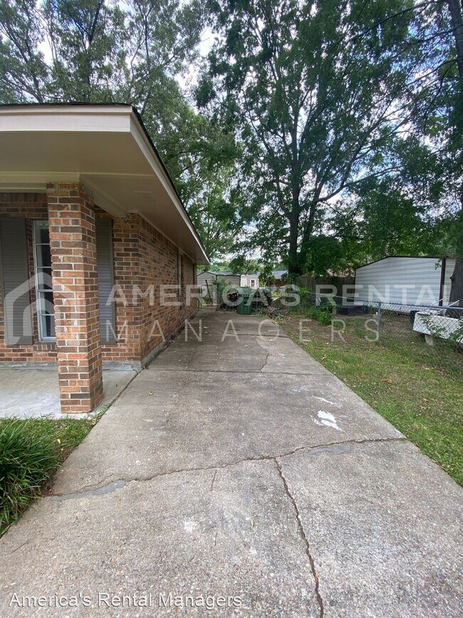 Building Photo - 3 br, 1.5 bath House - 4312 Radburn Road