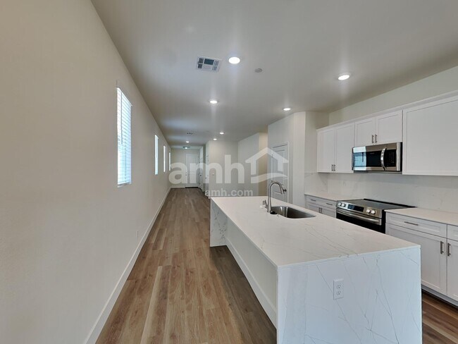 Building Photo - 493 Silverbell Fls Pl