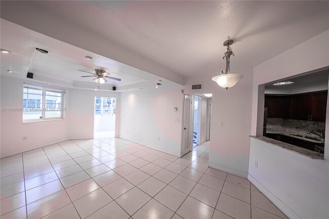 Building Photo - 1701 NE Miami Gardens Dr