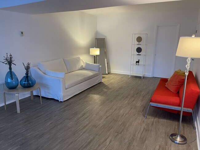 Building Photo - 10178 Collins Ave