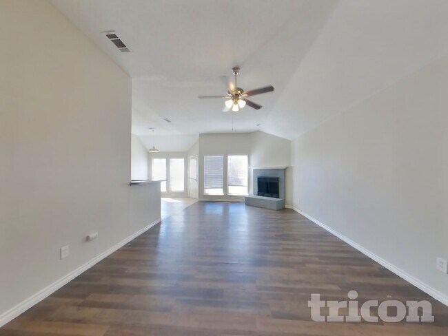 Foto del edificio - 228 Willow Creek Dr