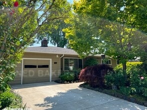 Building Photo - 750 Menlo Dr N