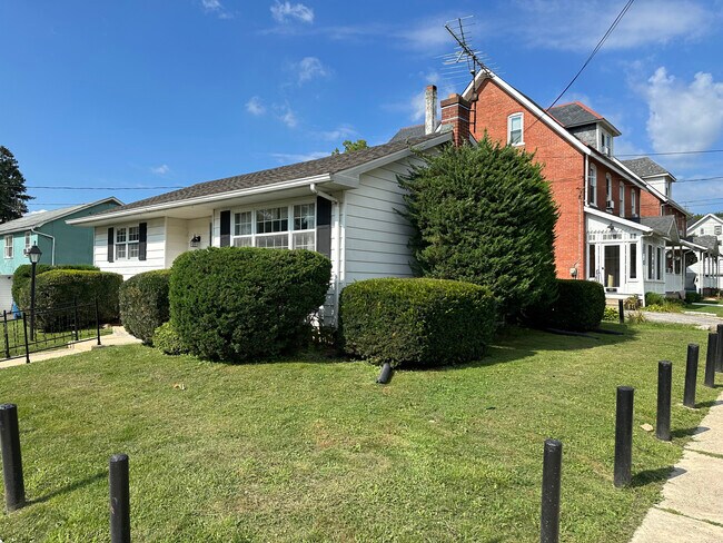 Building Photo - 156 N 4th St